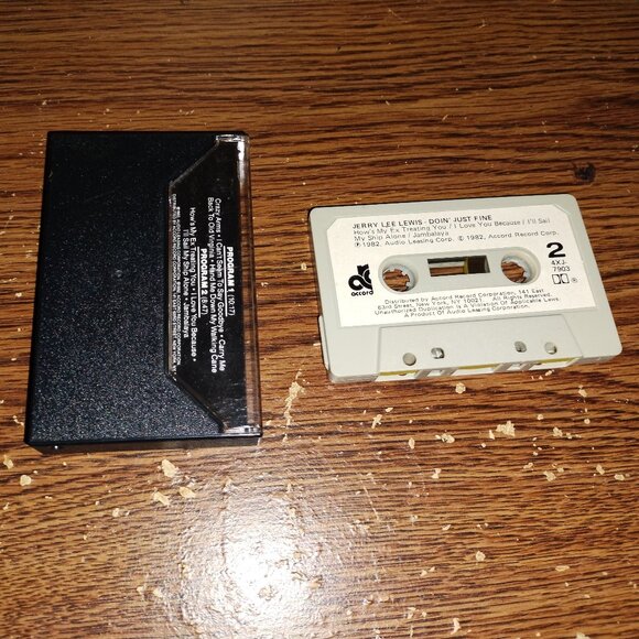 Jerry Lee Lewis - Doin' Just Fine on cassette (Accord Records,1982) - Picture 2 of 3
